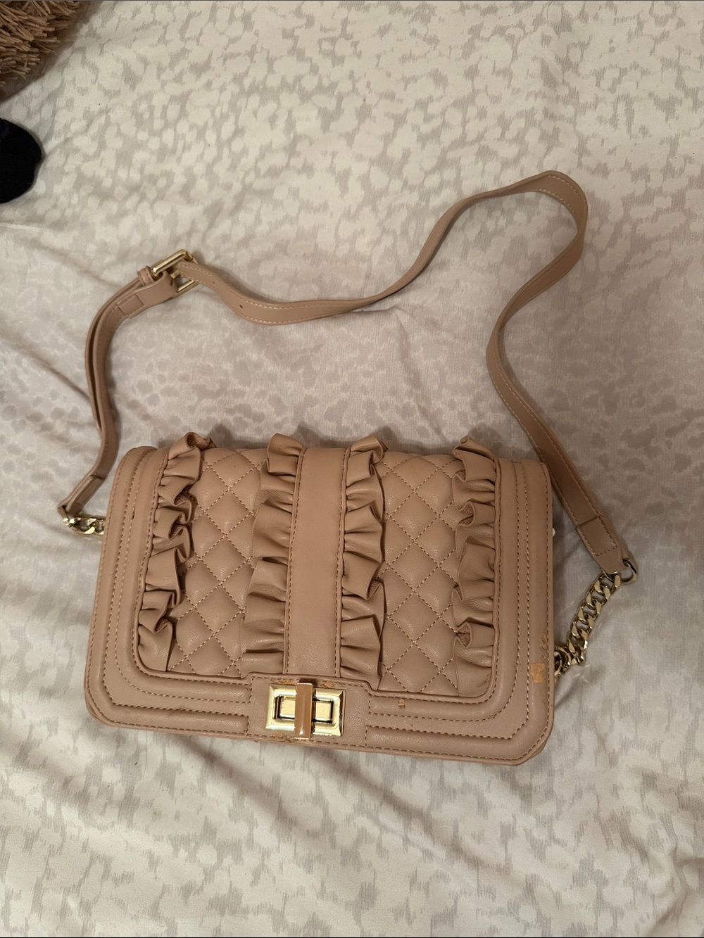 Guess Quilted Ruffle Crossbody Bag l
